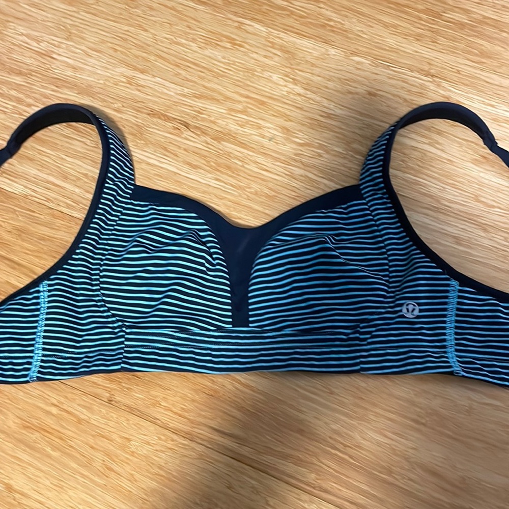 Lululemon sports bra size 34C